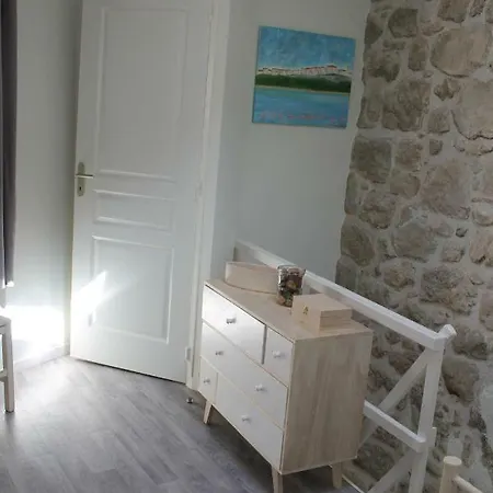 Dans Un écrin De Nature Montclar (Aude)